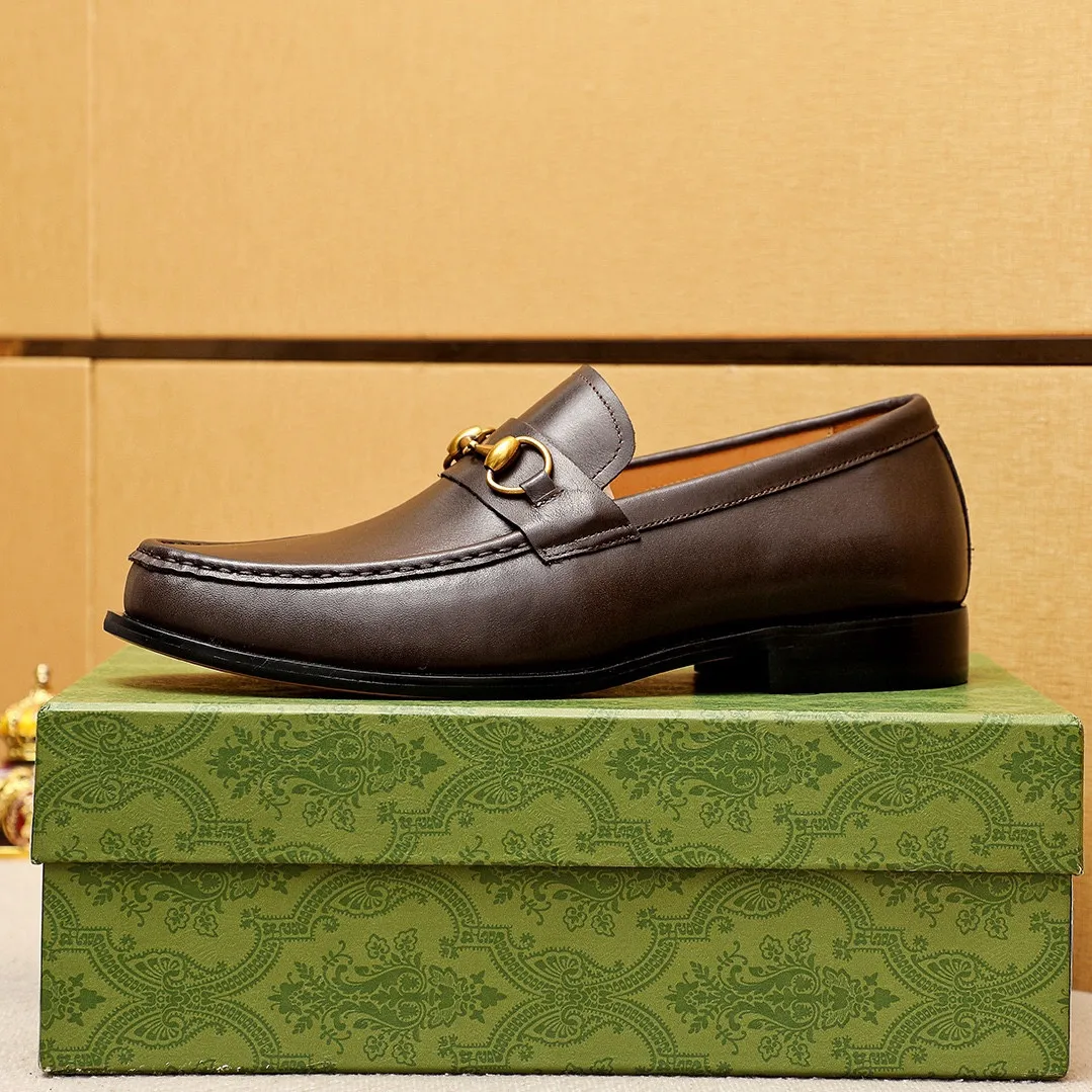 Men's shoes 💰480 💐 Product trademark: GUCCI "Gucci" casual leather shoes Regular size: 38-44 (45.46.47🉑️customized) Product materials: Selected imported first-layer calfskin upper + classic hardware buckle, imported cowhide leather lining. Strong three-dimensional visual effect, original combination outsole Color: 2⃣️colors available